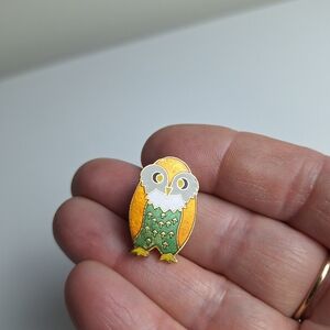 Vintage Aviva Enamel Owl Pin  Bird Goldtone Brooch Lapel Pin Taiwan